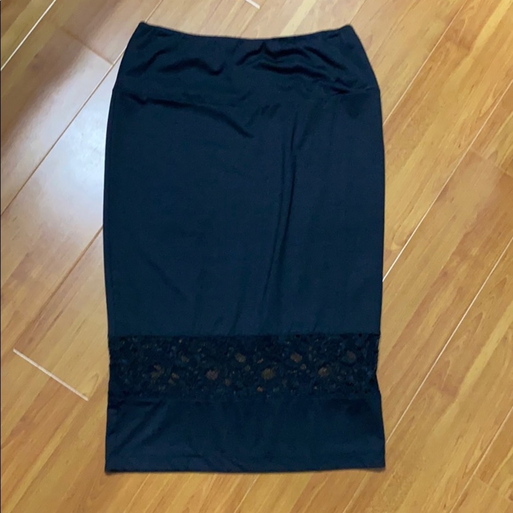 Bebe stretch skirt form fitting.